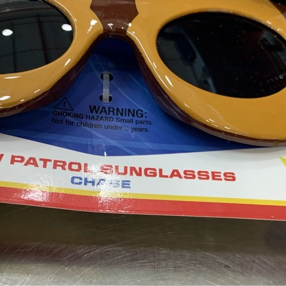 Sun-Staches chase paw